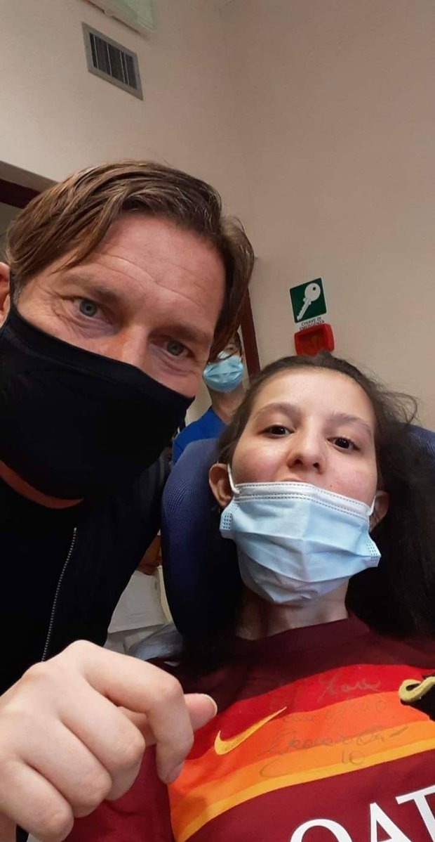 Ilenia Matilli pasó 9 meses en coma y se despertó tras escuchar el mensaje de ánimo de Totti | Foto: Getty Images.