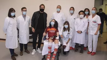 Totti visitó en el hospital a mujer que salió del coma tras escucharlo