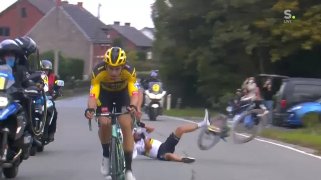Tour de Flandes: Brutal choque con moto dejó a Alaphilippe con varias fracturas