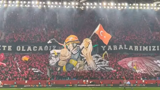 Trabzonspor: Hinchas rinden homenaje a rescatistas tras los terremotos en Turquía y Siria