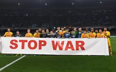 Ucrania: "Paren la guerra", piden en el Napoli vs. Barcelona con una pancarta - Noticias de Esto es Guerra