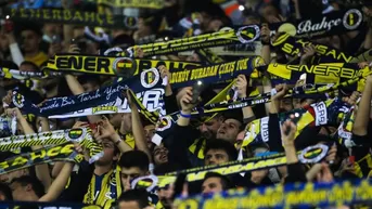 La UEFA multó al Fenerbahce por cánticos de hinchas a favor de Putin