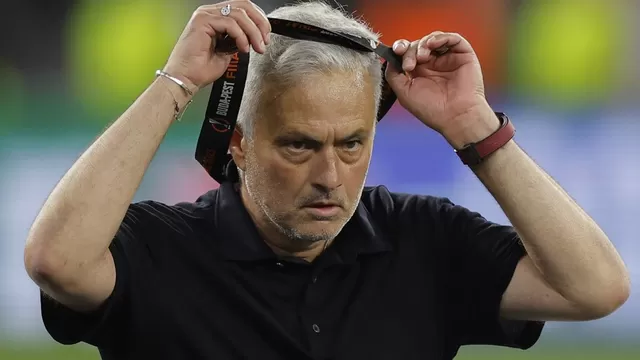 Mourinho sancionado por insultar al árbitro de la final de Europa League