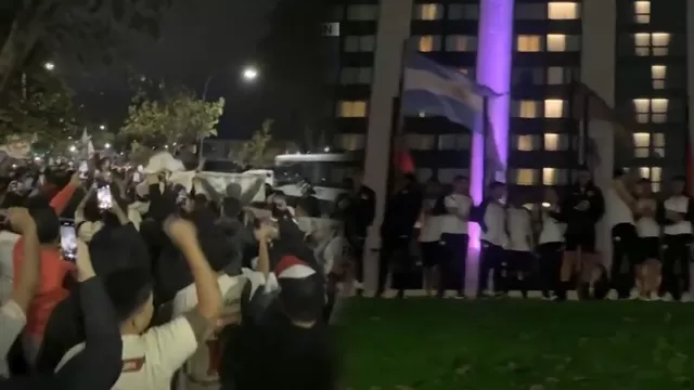 Hinchas de Universitario realizaron banderazo previo a duelo con River Plate / Captura / Canal N