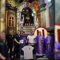 Universitario: Padre le pide el 'tetra' a Franco Velazco y Fabián Bustos durante misa en La Nazarenas