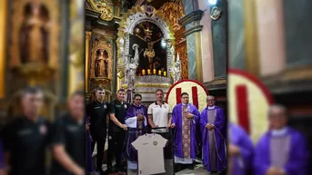 Universitario: Padre le pide el 'tetra' a Franco Velazco y Fabián Bustos durante misa en La Nazarenas