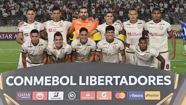 Malos hinchas de Universitario utilizaron elementos prohibidos en las tribunas. | Foto: AFP