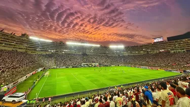 El Estadio Monumental lució con 55 mil hinchas que llegaron al recinto crema para alentar en el partido ante Botafogo. | Foto: Twitter.