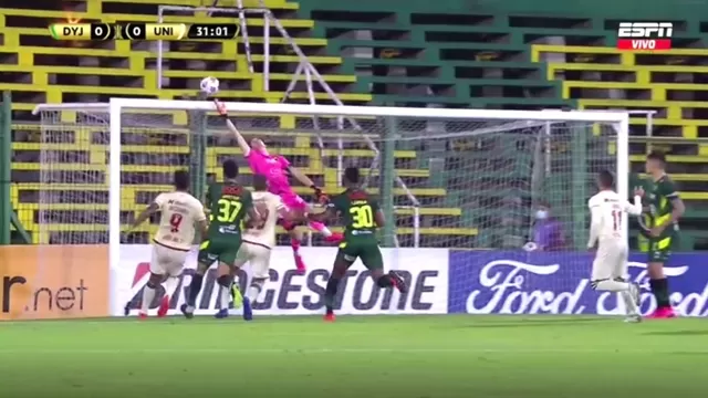Universitario vs. Defensa y Justicia: El palo ahogó grito de gol de Alonso