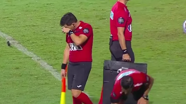 Uruguay: Juez de línea recibió pedrada en la nariz tras el Racing vs. Peñarol