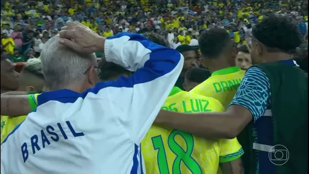 Dorival Júnior lamentando que no es escuchado por sus jugadores. | Foto: Captura OGlobo.