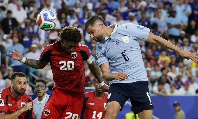 Uruguay tied 2-2 to Cape Verde and will play the classification to Spain