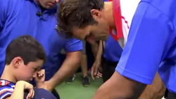 US Open 2015: Federer rescató a un niño que era aplastado en la tribuna