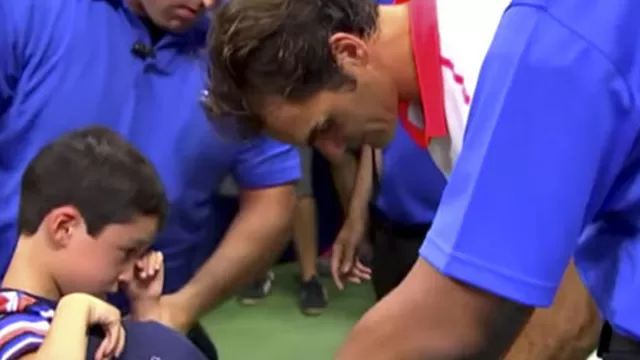 US Open 2015: Federer rescató a un niño que era aplastado en la tribuna