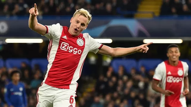 Donny van de Beek, mediocampista neerlandés de 23 años. | Foto: AFP/Video: YouTube