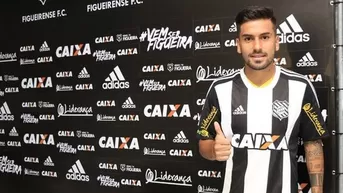 Víctor Cedrón fue presentado como nuevo jugador del Figueirense 