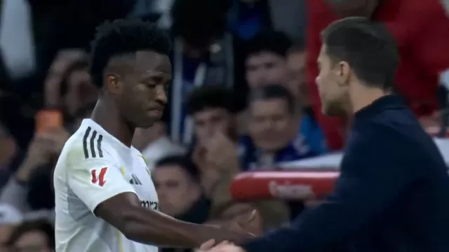 Vinicius Junior recibió pifeas por los hinchas del Real Madrid tras ser sustituído ante Real Betis / X