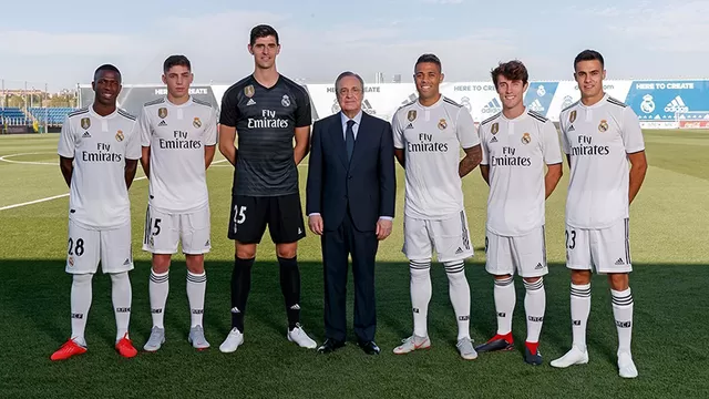 Vinicius Junior junto al presidente del Real Madrid, Florentino P&amp;eacute;rez. | Foto: Real Madrid.