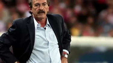 La Volpe: &quot;Voy a mandar una carta a la FIFA para pedir que se juegue con 10&quot;