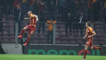 Wesley Sneijder: increíble efecto en golazo de tiro libre del Galatasaray