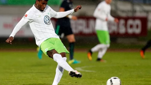 Wolfsburgo con Carlos Ascues venció 2-1 a FSV Frankfurt por Copa Alemana