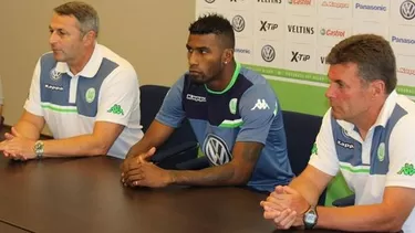 Dieter Hecking es el que está sentada a la izquierda de Ascues (Foto: Wolfsburgo) Dieter Hecking es el que está sentada a la izquierda de Ascues (Foto: Wolfsburgo)