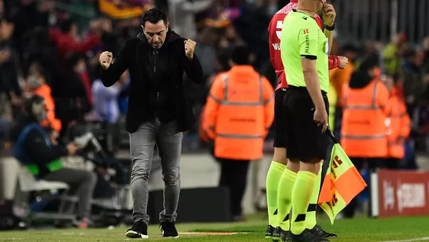 Xavi Hernández debutó como técnico del Barcelona con una sufrida victoria ante Espanyol