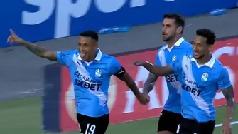 Yoshimar Yotún anotó el primero de Sporting Cristal sobre Carabobo tras gran disparo desde los doce pasos / Fuente: ESPN