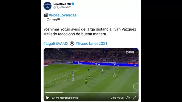 Yoshimar Yotún casi marca un golazo.