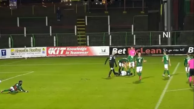 YouTube: Arquero vio la roja por golpear a un compañero tras recibir un gol