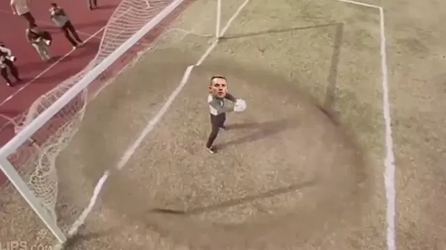 Manuel Neuer juega en Bayern Munich | Video: Goal.com.