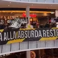 YouTube: Hinchas de club sueco realizaron insólita protesta en centro comercial