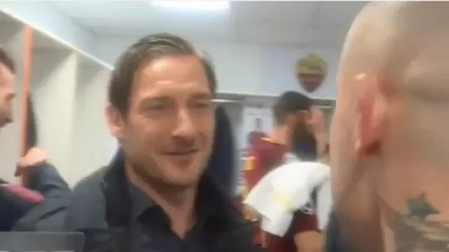 YouTube: Totti ingresó al camerino de la Roma, que eliminó al Barza de Champions