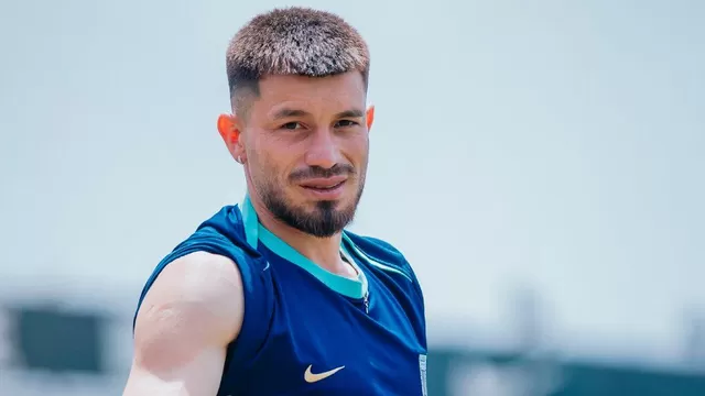 El delantero retornó al país para comenzar con la pretemporada del club blanquiazul.