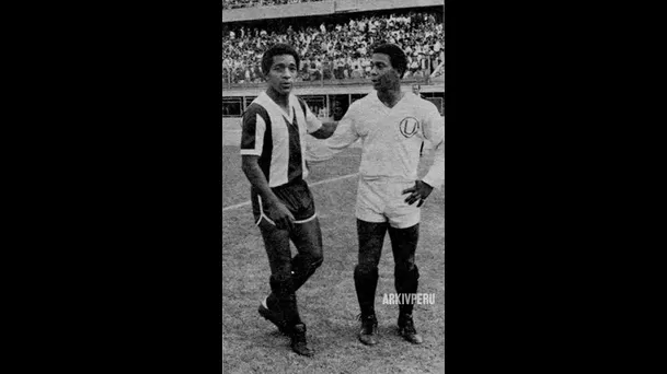 Eduardo Rey Muñoz (derecha) junto a su hermano Humberto, el aliancista. En 1990 se puso la misma camiseta | Foto: ArkivPerú