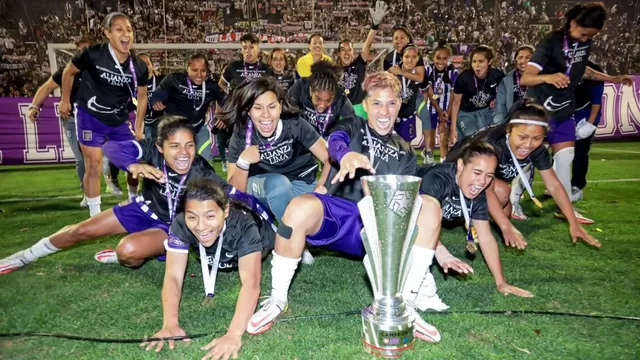 Alianza Lima se coronó bicampeón de la Liga Femenina. | Foto: @AlianzaLimaFF/Video: América Televisión