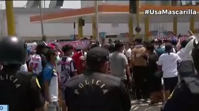 Alianza Lima: Barristas realizan banderazo en exteriores del estadio de Matute, pese a prohibición