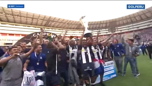 Alianza Lima campeón: Así levantaron los blanquiazules el trofeo de la Liga 1