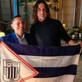 Alianza Lima: Carles Puyol posó con una bandera blanquiazul