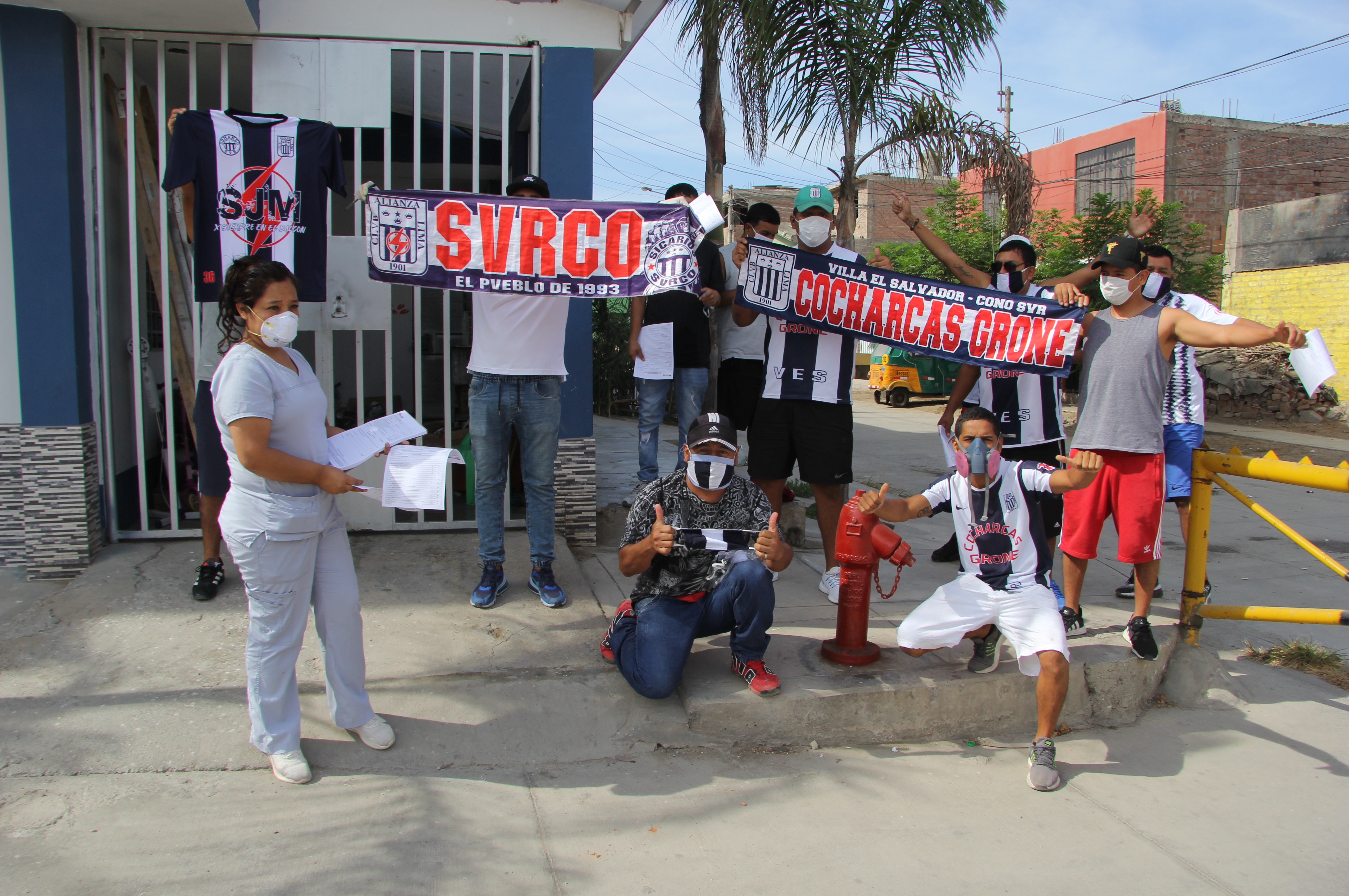 Los hinchas de Alianza Lima se unen en momentos difíciles | Foto: Comando Sur.