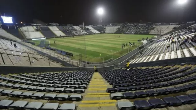 El estadio de Alianza Lima lució una cancha en pésimo estado en las últimas fechas (Foto: El Comercio)