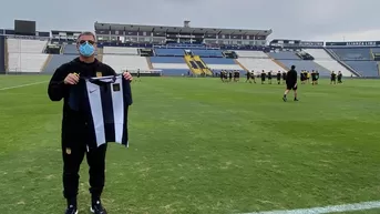 Alianza Lima: Pablo Bengoechea visitó Matute y posó con la blanquiazul