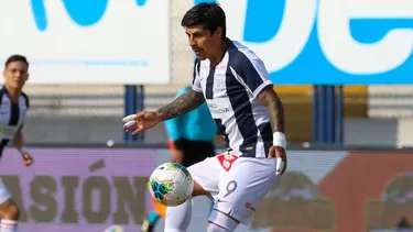 El delantero habría sido ofrecido para reforzar el ataque crema. | Foto: Liga 1.