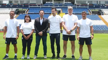 Daniel Ahmed junto al Víctor Hugo Marulanda, director deportivo de Alianza Lima | Foto: Alianza Lima.