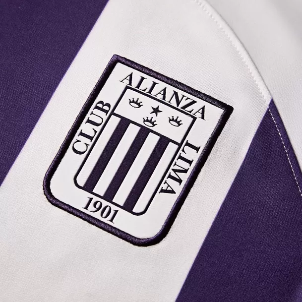 La nueva camiseta blanquimorada de Alianza Lima. | Fuente: @alianzalima