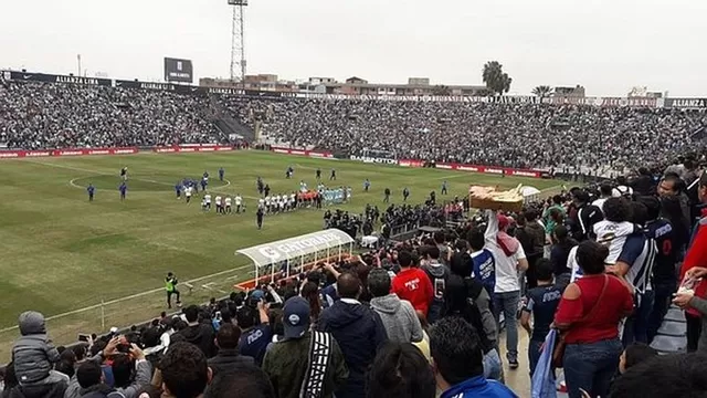 Hinchas de Alianza Lima podrán ingresar al estadio con lentes y gorras este domingo | Foto: El Bocón.