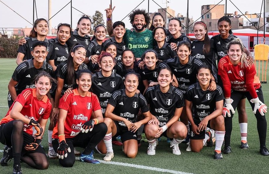 Marcelo aceptó sacarse una foto con la selección peruana femenina. | Foto: IG.