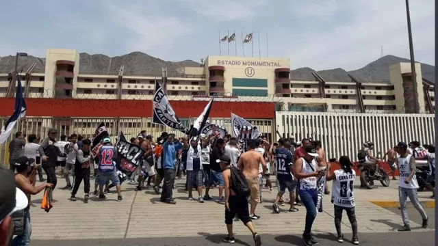 Hinchas de Alianza Lima pasaron por el Monumental previo al partido ante Melgar. | Foto: Twitter El Desmarque.