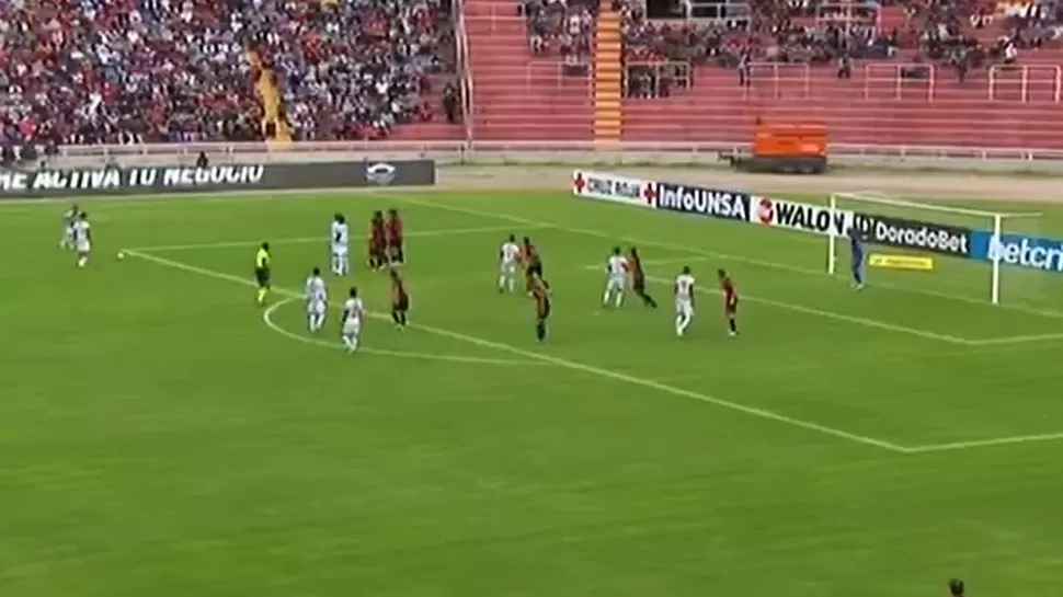 Benavente casi pone el 1-1. | Video: Gol Perú
