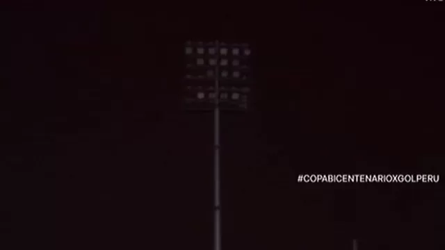 A poco de iniciado el partido se apagaron algunas torres del estadio San Marcos | Video: Gol Perú.